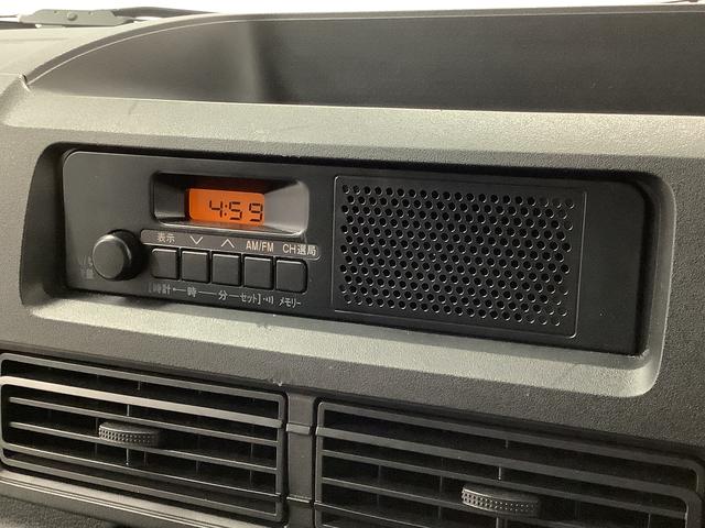 ハイゼットカーゴＤＸ　４ＷＤ　ＣＶＴ　ワンオーナー　前後コーナーセンサー走行無制限１年保証　４ＷＤ　ワンオーナー　ＣＶＴ車　前後コーナーセンサー　オートマチックハイビーム　アイドリングストップ　キーレスエントリー　横滑り防止装置　オートライト　ラジオ　両側スライドドア（兵庫県）の中古車