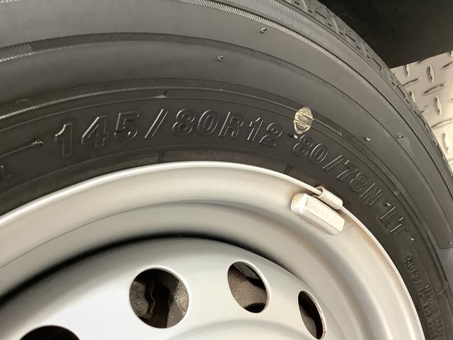 ハイゼットカーゴＤＸ　４ＷＤ　ＣＶＴ　ワンオーナー　前後コーナーセンサー走行無制限１年保証　４ＷＤ　ワンオーナー　ＣＶＴ車　前後コーナーセンサー　オートマチックハイビーム　アイドリングストップ　キーレスエントリー　横滑り防止装置　オートライト　ラジオ　両側スライドドア（兵庫県）の中古車