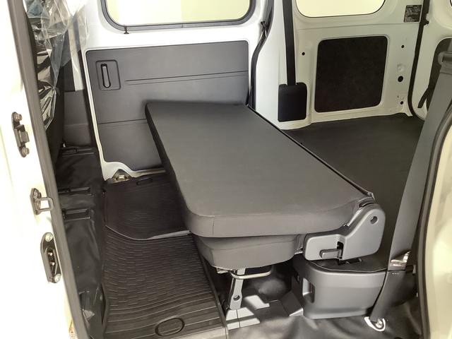 ハイゼットカーゴＤＸ　ＣＶＴ　ワンオーナー　前後コーナーセンサー　キーレス走行無制限１年保証　前後コーナーセンサー　ワンオーナー　ＣＶＴ車　オートマチックハイビーム　アイドリングストップ　キーレスエントリー　横滑り防止装置　オートライト　ヘッドライトレベライザー　ラジオ（兵庫県）の中古車