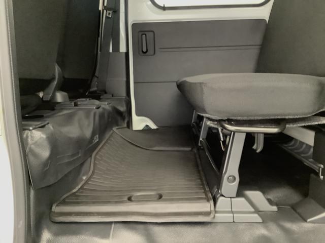 ハイゼットカーゴＤＸ　雹害車両　ＣＶＴ　前後コーナーセンサー　キーレス雹害車両　１年保証　前後コーナーセンサー　ＣＶＴ車　オートマチックハイビーム　アイドリングストップ　キーレスエントリー　横滑り防止装置　オートライト　ヘッドライトレベライザー　パワーウィンドウ（兵庫県）の中古車