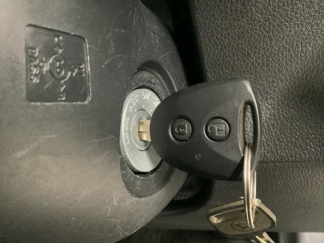 ハイゼットカーゴDX 4WD CVT 前後コーナーセンサー スマートアシスト走行無制限1年保証 前後コーナーセンサー 4WD CVT車 オートマチックハイビーム アイドリングストップ キーレスエントリー 横滑り防止装置 オートライト ヘッドライトレベライザー ラジオ(兵庫県)の中古車