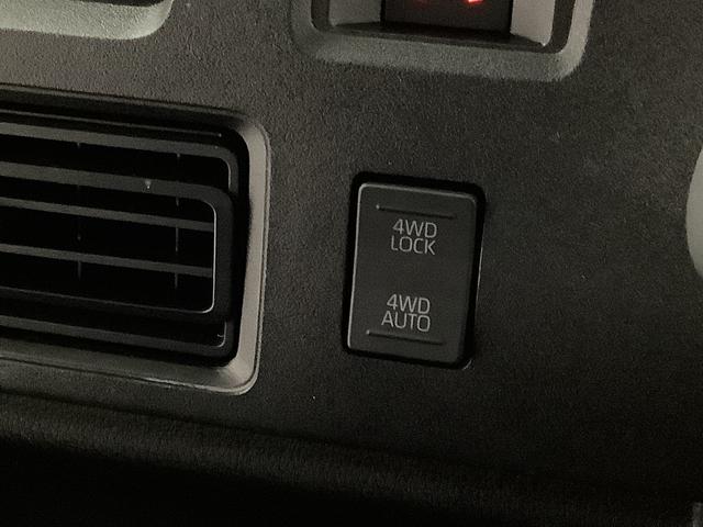 ハイゼットカーゴDX 4WD CVT 前後コーナーセンサー スマートアシスト走行無制限1年保証 前後コーナーセンサー 4WD CVT車 オートマチックハイビーム アイドリングストップ キーレスエントリー 横滑り防止装置 オートライト ヘッドライトレベライザー ラジオ(兵庫県)の中古車