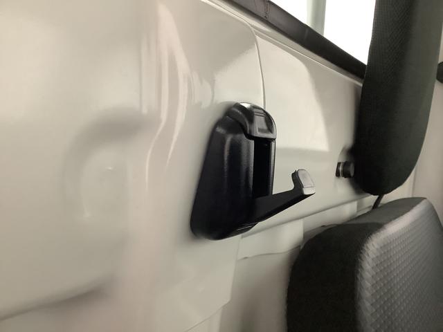 ハイゼットトラックスタンダード 4WD CVT 前後コーナーセンサー ラジオ走行無制限1年保証 前後コーナーセンサー 4WD CVT車 3方開 オートマチックハイビーム アイドリングストップ 横滑り防止装置 オートライト ヘッドライトレベライザー ラジオ スマートアシスト(兵庫県)の中古車