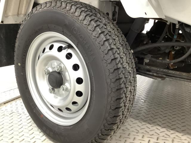 ハイゼットトラックスタンダード 4WD CVT 前後コーナーセンサー ラジオ走行無制限1年保証 前後コーナーセンサー 4WD CVT車 3方開 オートマチックハイビーム アイドリングストップ 横滑り防止装置 オートライト ヘッドライトレベライザー ラジオ スマートアシスト(兵庫県)の中古車