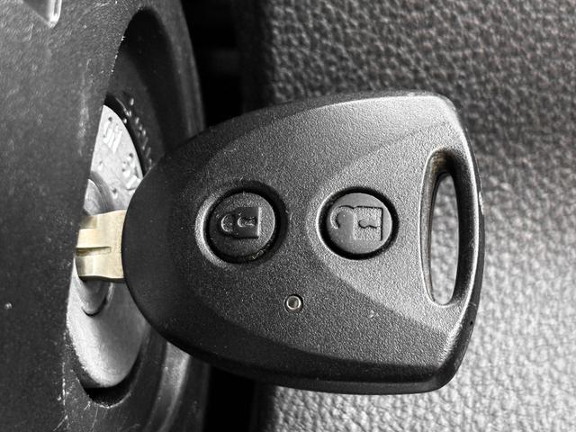 ハイゼットカーゴDX ワンオーナー CVT 前後コーナーセンサー キーレス走行無制限1年保証 前後コーナーセンサー CVT車 ワンオーナー オートマチックハイビーム キーレスエントリー アイドリングストップ 横滑り防止装置 オートライト ヘッドライトレベライザー ラジオ(兵庫県)の中古車