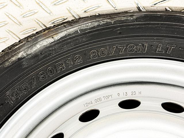 ハイゼットカーゴDX ワンオーナー CVT 前後コーナーセンサー キーレス走行無制限1年保証 前後コーナーセンサー CVT車 ワンオーナー オートマチックハイビーム キーレスエントリー アイドリングストップ 横滑り防止装置 オートライト ヘッドライトレベライザー ラジオ(兵庫県)の中古車