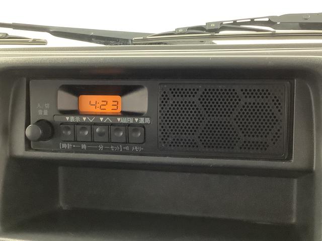 キャリイトラックＫＣエアコン・パワステ　４ＷＤ　５ＭＴ　ワンオーナー　３方開走行無制限１年保証　４ＷＤ　ワンオーナー　ＭＴ車　３方開　ゲートプロテクター　ドアバイザー　ヘッドライトレベライザー　ラジオ　シガーソケット　マニュアルエアコン　スペアタイヤ　バッテリーカバー（兵庫県）の中古車