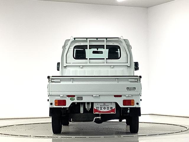 キャリイトラックＫＣエアコン・パワステ　４ＷＤ　５ＭＴ　ワンオーナー　３方開走行無制限１年保証　４ＷＤ　ワンオーナー　ＭＴ車　３方開　ゲートプロテクター　ドアバイザー　ヘッドライトレベライザー　ラジオ　シガーソケット　マニュアルエアコン　スペアタイヤ　バッテリーカバー（兵庫県）の中古車