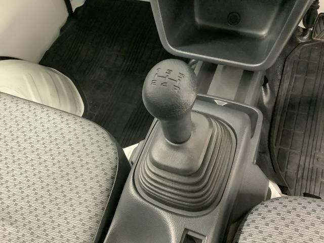 キャリイトラックＫＣエアコン・パワステ　４ＷＤ　５ＭＴ　ワンオーナー　３方開走行無制限１年保証　４ＷＤ　ワンオーナー　ＭＴ車　３方開　ゲートプロテクター　ドアバイザー　ヘッドライトレベライザー　ラジオ　シガーソケット　マニュアルエアコン　スペアタイヤ　バッテリーカバー（兵庫県）の中古車