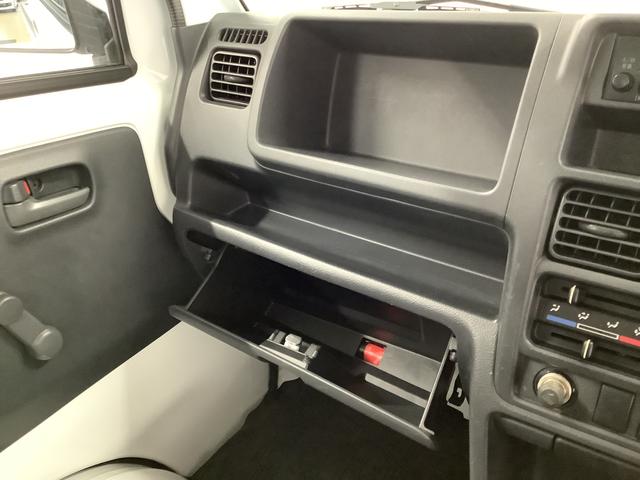 キャリイトラックＫＣエアコン・パワステ　４ＷＤ　５ＭＴ　ワンオーナー　３方開走行無制限１年保証　４ＷＤ　ワンオーナー　ＭＴ車　３方開　ゲートプロテクター　ドアバイザー　ヘッドライトレベライザー　ラジオ　シガーソケット　マニュアルエアコン　スペアタイヤ　バッテリーカバー（兵庫県）の中古車