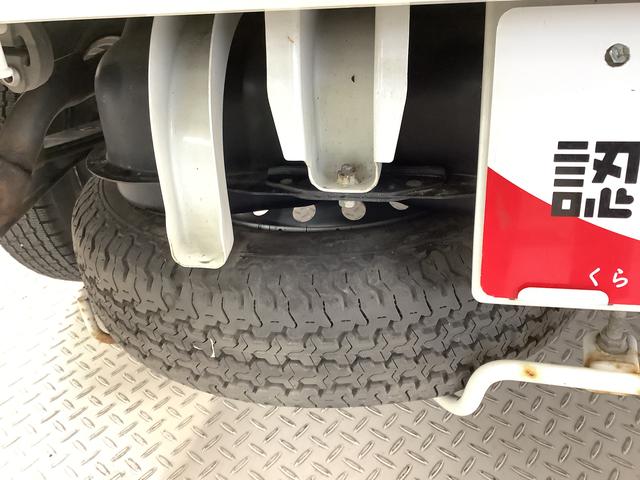 キャリイトラックＫＣエアコン・パワステ　４ＷＤ　５ＭＴ　ワンオーナー　３方開走行無制限１年保証　４ＷＤ　ワンオーナー　ＭＴ車　３方開　ゲートプロテクター　ドアバイザー　ヘッドライトレベライザー　ラジオ　シガーソケット　マニュアルエアコン　スペアタイヤ　バッテリーカバー（兵庫県）の中古車