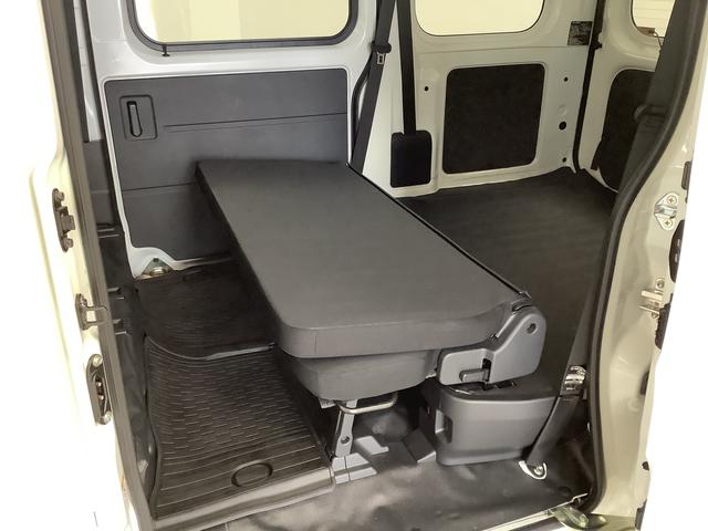 ハイゼットカーゴＤＸ　ＣＶＴ　ワンオーナー　前後コーナーセンサー　キーレス走行無制限１年保証　前後コーナーセンサー　ワンオーナー　ＣＶＴ車　オートマチックハイビーム　アイドリングストップ　キーレスエントリー　横滑り防止装置　オートライト　ヘッドライトレベライザー　ラジオ（兵庫県）の中古車