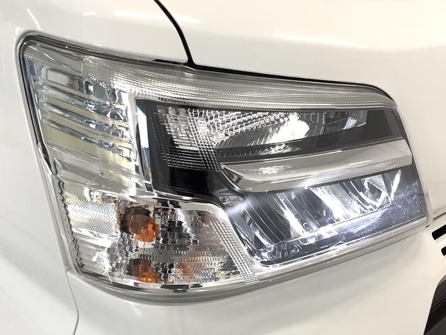 ハイゼットカーゴデラックスＳＡIII　ＡＴ　ナビ　ＥＴＣ　コーナーセンサー１年保証　ＡＴ車　ナビ　ＵＳＢ　ＥＴＣ　リアコーナーセンサー　フルセグＴＶ　Ｂｌｕｅｔｏｏｔｈ　オートマチックハイビーム　ＬＥＤヘッドライト　キーレス　横滑り防止装置　オートライト　ドアバイザー（兵庫県）の中古車