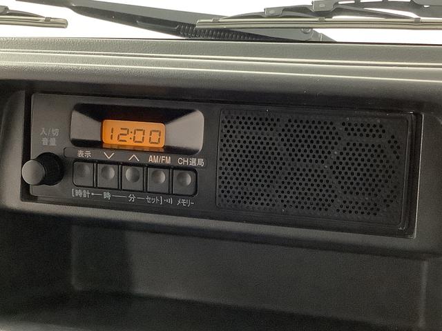 ＮＴ１００クリッパートラックＤＸ　５ＭＴ　ワンオーナー　３方開　ゲートプロテクター走行無制限１年保証　ＭＴ車　ワンオーナー　３方開　ゲートプロテクター　ドアバイザー　ヘッドライトレベライザー　アクセサリーソケット　スペアタイヤ　ラジオ　マニュアルエアコン　バッテリーカバー（兵庫県）の中古車