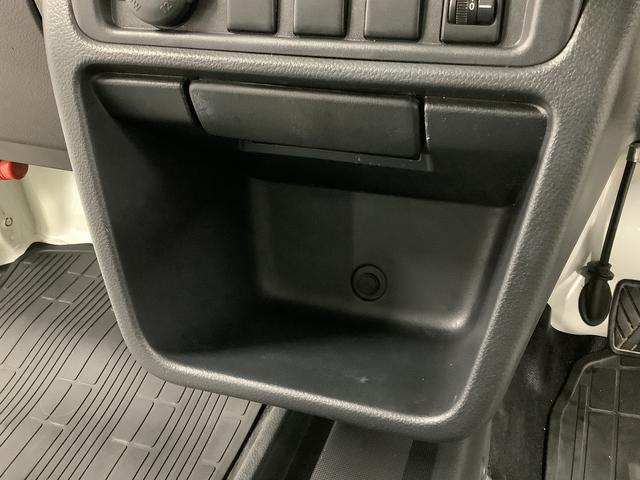 ＮＴ１００クリッパートラックＤＸ　５ＭＴ　ワンオーナー　３方開　ゲートプロテクター走行無制限１年保証　ＭＴ車　ワンオーナー　３方開　ゲートプロテクター　ドアバイザー　ヘッドライトレベライザー　アクセサリーソケット　スペアタイヤ　ラジオ　マニュアルエアコン　バッテリーカバー（兵庫県）の中古車