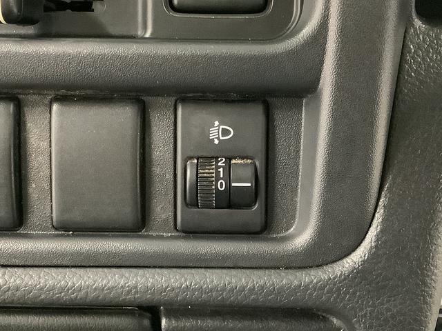 ＮＴ１００クリッパートラックＤＸ　５ＭＴ　ワンオーナー　３方開　ゲートプロテクター走行無制限１年保証　ＭＴ車　ワンオーナー　３方開　ゲートプロテクター　ドアバイザー　ヘッドライトレベライザー　アクセサリーソケット　スペアタイヤ　ラジオ　マニュアルエアコン　バッテリーカバー（兵庫県）の中古車