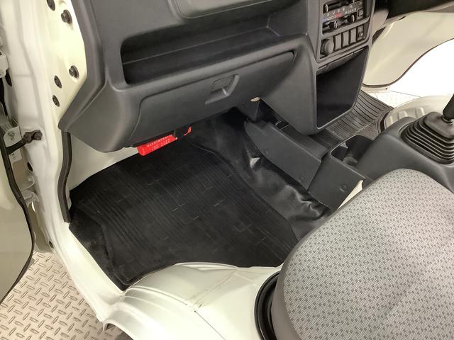 ＮＴ１００クリッパートラックＤＸ　５ＭＴ　ワンオーナー　３方開　ゲートプロテクター走行無制限１年保証　ＭＴ車　ワンオーナー　３方開　ゲートプロテクター　ドアバイザー　ヘッドライトレベライザー　アクセサリーソケット　スペアタイヤ　ラジオ　マニュアルエアコン　バッテリーカバー（兵庫県）の中古車