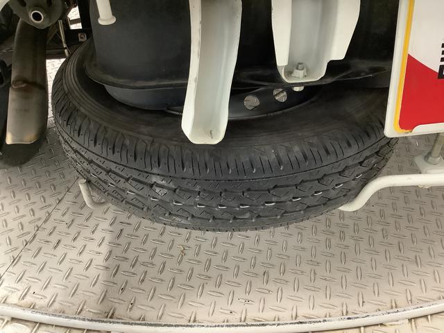 ＮＴ１００クリッパートラックＤＸ　５ＭＴ　ワンオーナー　３方開　ゲートプロテクター走行無制限１年保証　ＭＴ車　ワンオーナー　３方開　ゲートプロテクター　ドアバイザー　ヘッドライトレベライザー　アクセサリーソケット　スペアタイヤ　ラジオ　マニュアルエアコン　バッテリーカバー（兵庫県）の中古車