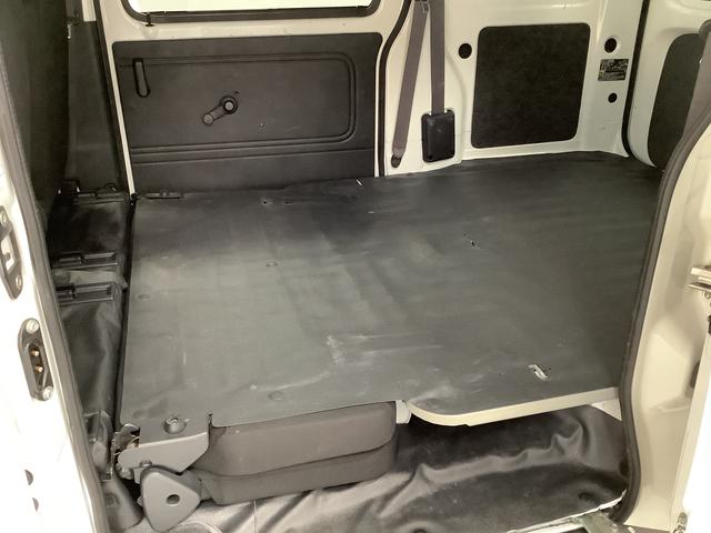 ハイゼットカーゴデラックスSAIII ETC リアコーナーセンサー キーレス走行無制限1年保証 リアコーナーセンサー ETC ルーフキャリア LEDヘッドライト アイドリングストップ キーレスエントリー 横滑り防止装置 オートライト ドアバイザー システムバー フォグランプ(兵庫県)の中古車