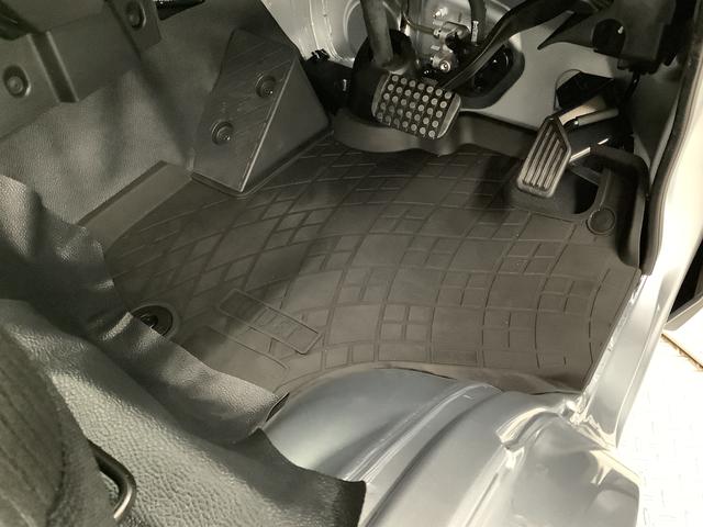 ハイゼットトラックジャンボエクストラ CVT 前後コーナーセンサー 荷台作業灯走行無制限1年保証 前後コーナーセンサー CVT車 3方開 荷台作業灯 ゲートプロテクター オートマチックハイビーム LEDヘッドライト アイドリングストップ プッシュスタート 横滑り防止装置(兵庫県)の中古車