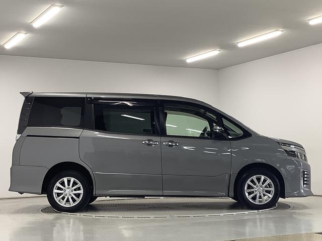 ヴォクシーＺＳ　煌II　４ＷＤ　ナビ　ＥＴＣ　バックカメラ　両側電動１年保証　４ＷＤ　ナビＴＶ　バックカメラ　ＥＴＣ　両側電動スライドドア　Ｂｌｕｅｔｏｏｔｈ　ＬＥＤヘッドライト　プッシュスタート　横滑り防止装置　３列シート　８人乗り　１６インチアルミホイール（兵庫県）の中古車