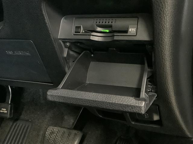 ヴォクシーＺＳ　煌II　４ＷＤ　ナビ　ＥＴＣ　バックカメラ　両側電動１年保証　４ＷＤ　ナビＴＶ　バックカメラ　ＥＴＣ　両側電動スライドドア　Ｂｌｕｅｔｏｏｔｈ　ＬＥＤヘッドライト　プッシュスタート　横滑り防止装置　３列シート　８人乗り　１６インチアルミホイール（兵庫県）の中古車