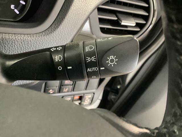 ヴォクシーＺＳ　煌II　４ＷＤ　ナビ　ＥＴＣ　バックカメラ　両側電動１年保証　４ＷＤ　ナビＴＶ　バックカメラ　ＥＴＣ　両側電動スライドドア　Ｂｌｕｅｔｏｏｔｈ　ＬＥＤヘッドライト　プッシュスタート　横滑り防止装置　３列シート　８人乗り　１６インチアルミホイール（兵庫県）の中古車