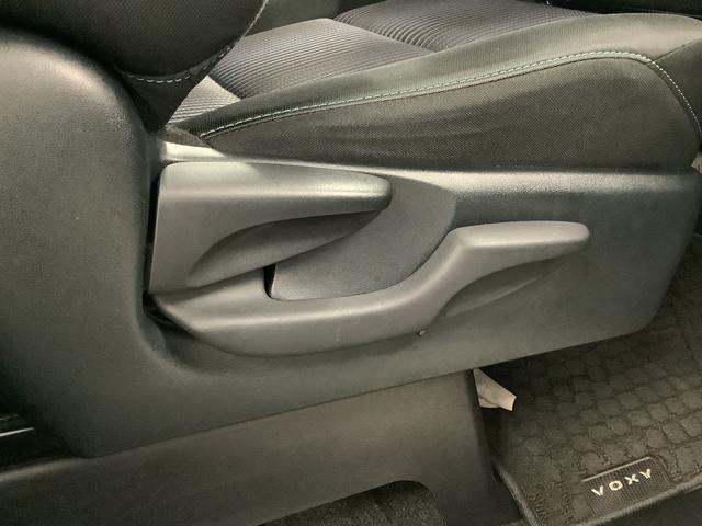 ヴォクシーＺＳ　煌II　４ＷＤ　ナビ　ＥＴＣ　バックカメラ　両側電動１年保証　４ＷＤ　ナビＴＶ　バックカメラ　ＥＴＣ　両側電動スライドドア　Ｂｌｕｅｔｏｏｔｈ　ＬＥＤヘッドライト　プッシュスタート　横滑り防止装置　３列シート　８人乗り　１６インチアルミホイール（兵庫県）の中古車