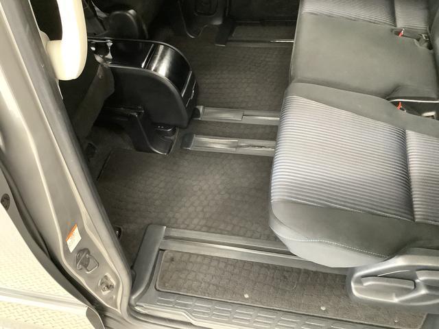 ヴォクシーＺＳ　煌II　４ＷＤ　ナビ　ＥＴＣ　バックカメラ　両側電動１年保証　４ＷＤ　ナビＴＶ　バックカメラ　ＥＴＣ　両側電動スライドドア　Ｂｌｕｅｔｏｏｔｈ　ＬＥＤヘッドライト　プッシュスタート　横滑り防止装置　３列シート　８人乗り　１６インチアルミホイール（兵庫県）の中古車