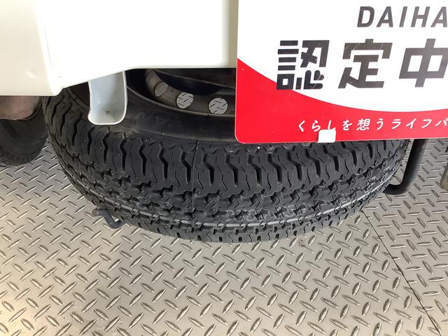 ハイゼットトラックスタンダード　４ＷＤ　５ＭＴ　３方開　ドアバイザー　ラジオ走行無制限１年保証　４ＷＤ　ＭＴ　ラジオ　３方開　ドアバイザー　ヘッドライトレベライザー　アクセサリーソケット　マニュアルエアコン　スペアタイヤ　パッテリーカバー　マッドガード　パワーステアリング（兵庫県）の中古車