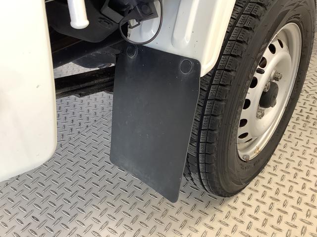 ハイゼットトラックスタンダード　４ＷＤ　５ＭＴ　３方開　ドアバイザー　ラジオ走行無制限１年保証　４ＷＤ　ＭＴ　ラジオ　３方開　ドアバイザー　ヘッドライトレベライザー　アクセサリーソケット　マニュアルエアコン　スペアタイヤ　パッテリーカバー　マッドガード　パワーステアリング（兵庫県）の中古車