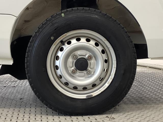 ハイゼットトラックスタンダード　４ＷＤ　５ＭＴ　３方開　ドアバイザー　ラジオ走行無制限１年保証　４ＷＤ　ＭＴ　ラジオ　３方開　ドアバイザー　ヘッドライトレベライザー　アクセサリーソケット　マニュアルエアコン　スペアタイヤ　パッテリーカバー　マッドガード　パワーステアリング（兵庫県）の中古車