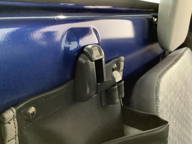 ハイゼットトラックハイルーフＶＳ　４ＷＤ　５ＭＴ　キーレスエントリー　ラジオ走行無制限１年保証　キーレスエントリー　４ＷＤ　ＭＴ車　３方開　荷台作業灯　ゲートプロテクター　荷台マット　シート間マルチポケット　ドアバイザー　ヘッドライトレベライザー　シガーソケット（兵庫県）の中古車