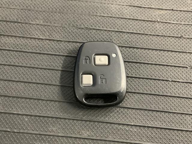 ハイゼットトラックハイルーフＶＳ　４ＷＤ　５ＭＴ　キーレスエントリー　ラジオ走行無制限１年保証　キーレスエントリー　４ＷＤ　ＭＴ車　３方開　荷台作業灯　ゲートプロテクター　荷台マット　シート間マルチポケット　ドアバイザー　ヘッドライトレベライザー　シガーソケット（兵庫県）の中古車