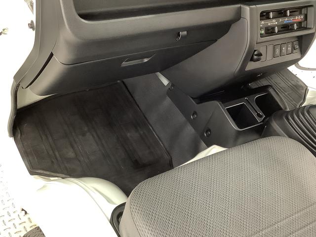 ハイゼットトラックスタンダード　５ＭＴ　バックソナー　ＬＥＤヘッドライト走行無制限１年保証　バックソナー　ＭＴ車　３方開　ゲートプロテクター　ＬＥＤヘッドライト　横滑り防止装置　オートライト　ドアバイザー　ヘッドライトレベライザー　マニュアルエアコン　スマートアシスト（兵庫県）の中古車