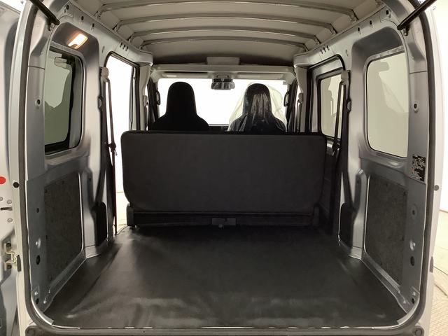 ハイゼットカーゴＤＸ　ＣＶＴ　前後コーナーセンサー　ラジオ　両側スライドドア走行無制限１年保証　前後コーナーセンサー　ＣＶＴ車　オートマチックハイビーム　キーレスエントリー　アイドリングストップ　横滑り防止装置　オートライト　ヘッドライトレベライザー　パワーウィンドウ　ラジオ（兵庫県）の中古車