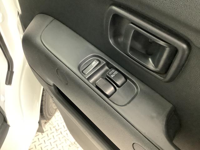 ハイゼットカーゴデラックスＳＡIII　４ＷＤ　ＡＴ　ＥＴＣ　コーナーセンサー走行無制限１年保証　リアコーナーセンサー　４ＷＤ　ＡＴ車　ＥＴＣ　オートマチックハイビーム　ＬＥＤヘッドライト　アイドリングストップ　横滑り防止装置　ヘッドライトレベライザー　ラジオ　両側スライドドア（兵庫県）の中古車