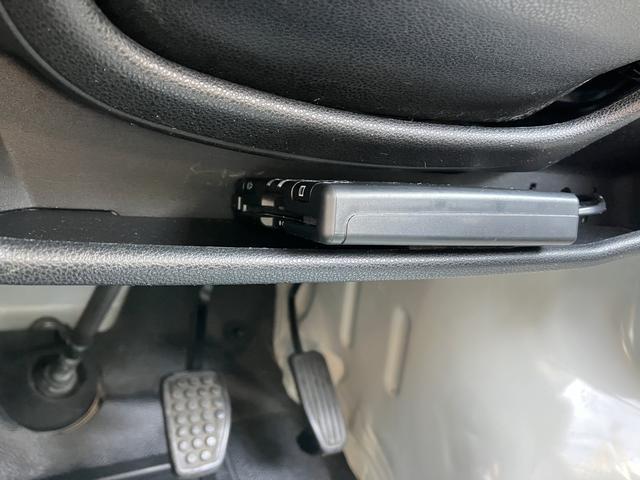 ハイゼットカーゴデラックスＳＡIII　ＡＴ　ＣＤオーディオ　コーナーセンサー走行無制限１年保証　リアコーナーセンサー　ＡＴ車　ＣＤオーディオ　オートマチックハイビーム　ＬＥＤヘッドライト　アイドリングストップ　キーレスエントリー　横滑り防止装置　ヘッドライトレベライザー（兵庫県）の中古車