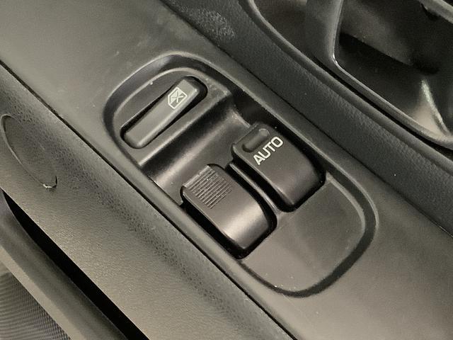 ハイゼットカーゴデラックスＳＡIII　ＡＴ　ＣＤオーディオ　コーナーセンサー走行無制限１年保証　リアコーナーセンサー　ＡＴ車　ＣＤオーディオ　オートマチックハイビーム　ＬＥＤヘッドライト　アイドリングストップ　キーレスエントリー　横滑り防止装置　ヘッドライトレベライザー（兵庫県）の中古車