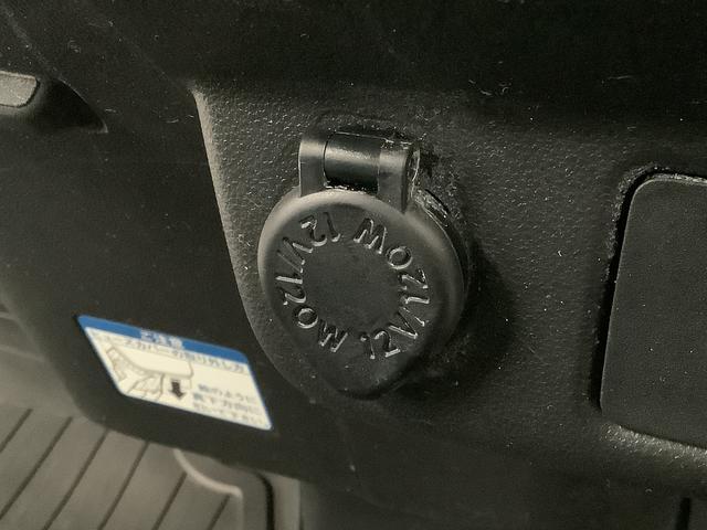 ハイゼットカーゴデラックスＳＡIII　ＡＴ　ＣＤオーディオ　コーナーセンサー走行無制限１年保証　リアコーナーセンサー　ＡＴ車　ＣＤオーディオ　オートマチックハイビーム　ＬＥＤヘッドライト　アイドリングストップ　キーレスエントリー　横滑り防止装置　ヘッドライトレベライザー（兵庫県）の中古車