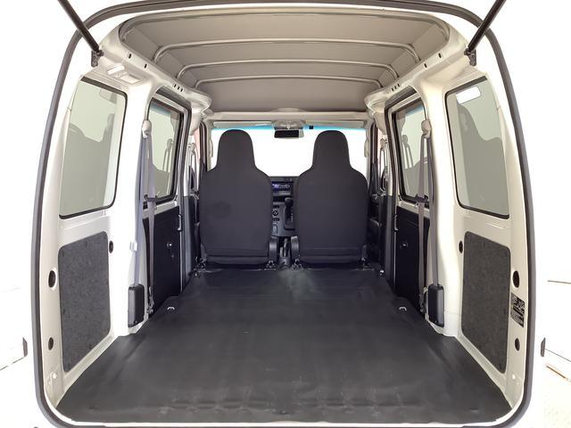 ハイゼットカーゴデラックスＳＡIII　ＡＴ　ＣＤオーディオ　コーナーセンサー走行無制限１年保証　リアコーナーセンサー　ＡＴ車　ＣＤオーディオ　オートマチックハイビーム　ＬＥＤヘッドライト　アイドリングストップ　キーレスエントリー　横滑り防止装置　ヘッドライトレベライザー（兵庫県）の中古車