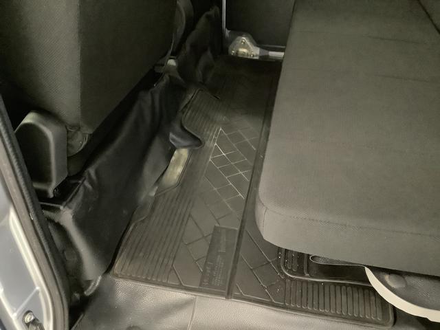 ハイゼットカーゴデラックスＳＡIII　ＡＴ　リアコーナーセンサー　ラジオ走行無制限１年保証　リアコーナーセンサー　ＡＴ車　オートマチックハイビーム　ＬＥＤヘッドライト　アイドリングストップ　横滑り防止装置　ドアバイザー　ヘッドライトレベライザー　パワーウィンドウ　ラジオ（兵庫県）の中古車