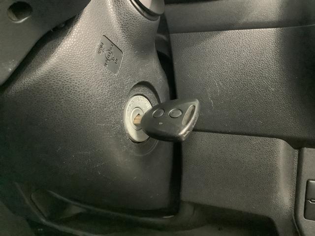 ハイゼットカーゴデラックスＳＡIII　ＡＴ　リアコーナーセンサー　ラジオ走行無制限１年保証　リアコーナーセンサー　ＡＴ車　オートマチックハイビーム　ＬＥＤヘッドライト　アイドリングストップ　横滑り防止装置　ドアバイザー　ヘッドライトレベライザー　パワーウィンドウ　ラジオ（兵庫県）の中古車