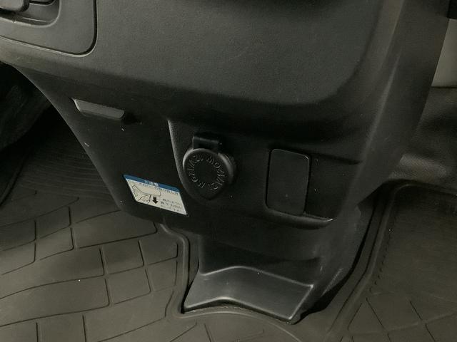 ハイゼットカーゴデラックスＳＡIII　ＡＴ　リアコーナーセンサー　ラジオ走行無制限１年保証　リアコーナーセンサー　ＡＴ車　オートマチックハイビーム　ＬＥＤヘッドライト　アイドリングストップ　横滑り防止装置　ドアバイザー　ヘッドライトレベライザー　パワーウィンドウ　ラジオ（兵庫県）の中古車