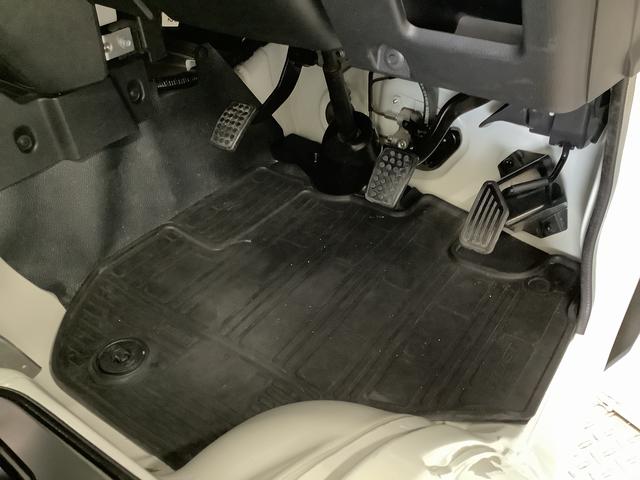 ハイゼットトラックスタンダード 5MT 3方開 荷台マット ドアバイザー走行無制限1年保証 MT車 荷台マット 3方開 ドアバイザー ヘッドライトレベライザー ラジオ アクセサリーソケット マニュアルエアコン スペアタイヤ バッテリーカバー ラバーフロアマット(兵庫県)の中古車