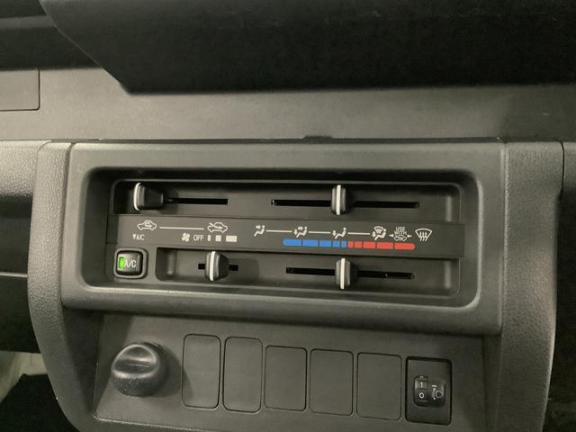 ハイゼットトラックスタンダード 5MT 3方開 荷台マット ドアバイザー走行無制限1年保証 MT車 荷台マット 3方開 ドアバイザー ヘッドライトレベライザー ラジオ アクセサリーソケット マニュアルエアコン スペアタイヤ バッテリーカバー ラバーフロアマット(兵庫県)の中古車