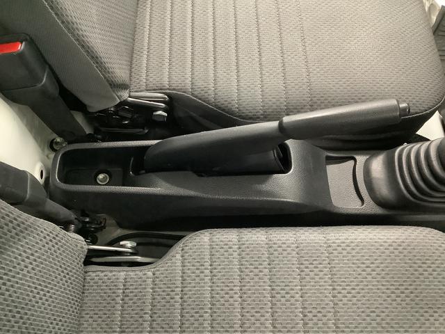 ハイゼットトラックスタンダード　５ＭＴ　３方開　荷台マット　ドアバイザー走行無制限１年保証　ＭＴ車　荷台マット　３方開　ゲートプロテクター　ドアバイザー　ヘッドライトレベライザー　ラジオ　アクセサリーソケット　マニュアルエアコン　スペアタイヤ　バッテリーカバー（兵庫県）の中古車