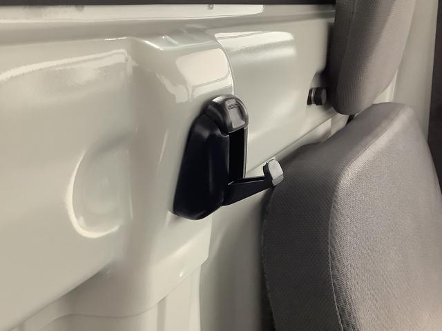 ハイゼットトラックスタンダード　５ＭＴ　３方開　荷台マット　ドアバイザー走行無制限１年保証　ＭＴ車　荷台マット　３方開　ゲートプロテクター　ドアバイザー　ヘッドライトレベライザー　ラジオ　アクセサリーソケット　マニュアルエアコン　スペアタイヤ　バッテリーカバー（兵庫県）の中古車