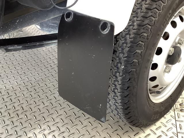 ハイゼットトラックスタンダード　５ＭＴ　３方開　荷台マット　ドアバイザー走行無制限１年保証　ＭＴ車　荷台マット　３方開　ゲートプロテクター　ドアバイザー　ヘッドライトレベライザー　ラジオ　アクセサリーソケット　マニュアルエアコン　スペアタイヤ　バッテリーカバー（兵庫県）の中古車