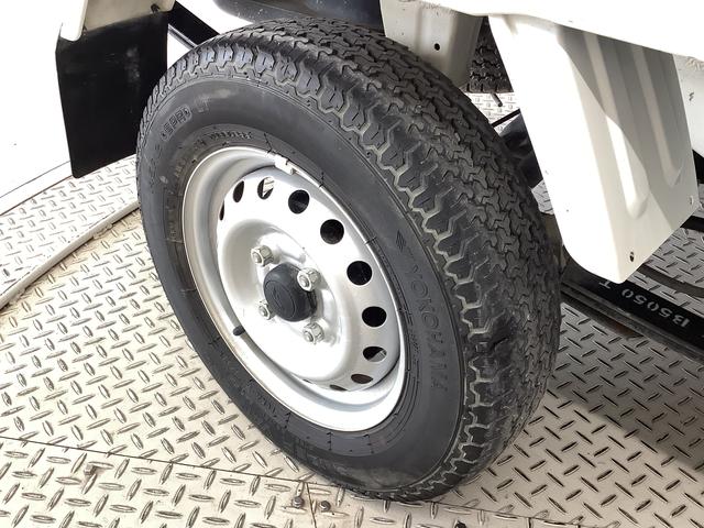 ハイゼットトラックスタンダード　５ＭＴ　３方開　荷台マット　ドアバイザー走行無制限１年保証　ＭＴ車　荷台マット　３方開　ゲートプロテクター　ドアバイザー　ヘッドライトレベライザー　ラジオ　アクセサリーソケット　マニュアルエアコン　スペアタイヤ　バッテリーカバー（兵庫県）の中古車